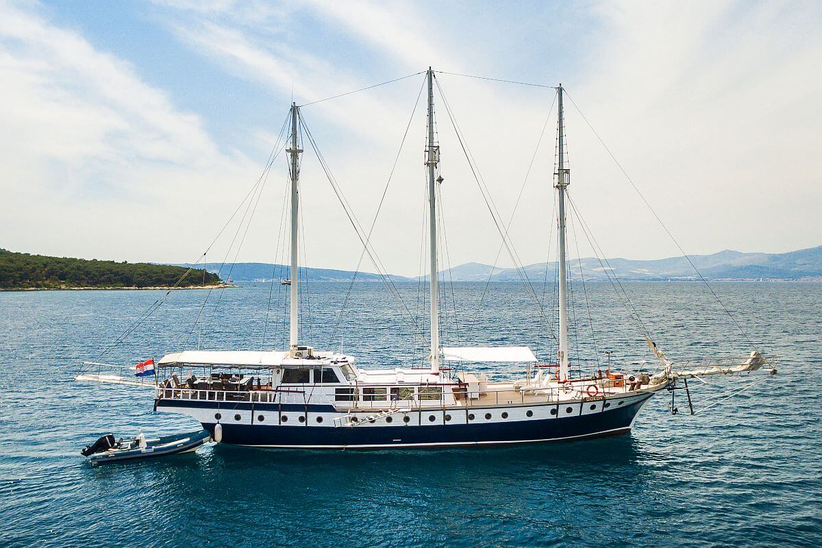 Gideon charter yacht croatia