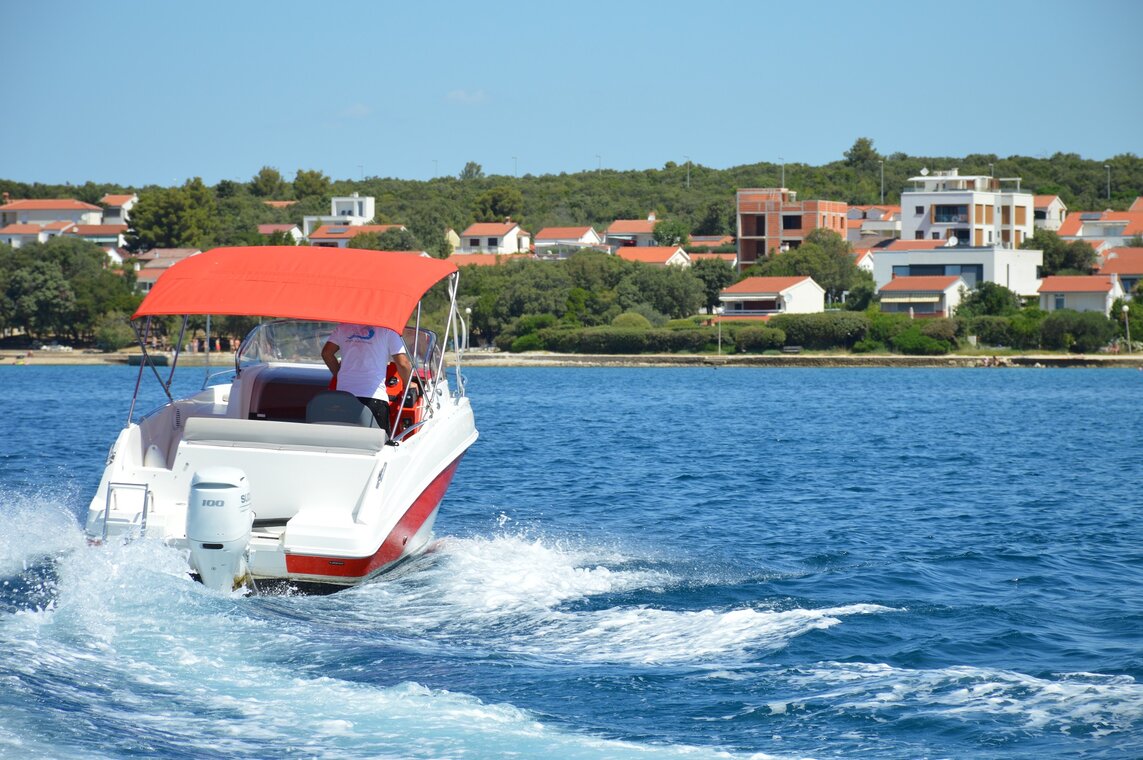 Motorni čoln Marine Time 565 Sundeck Zadarska regija, Hrvaška 6