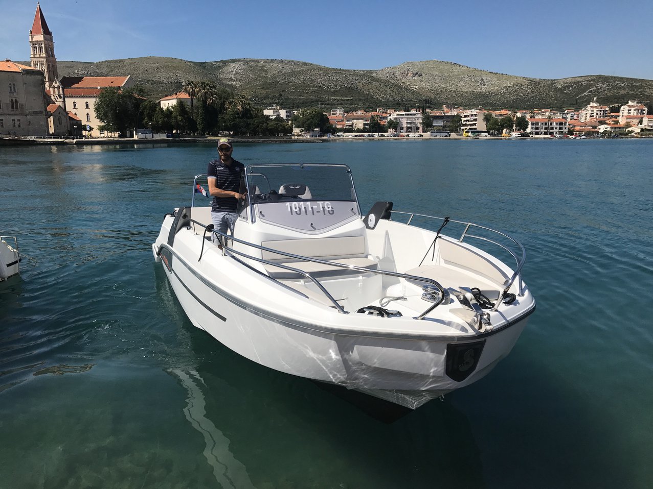 Motorni čoln Beneteau Flyer 7.7 Space Deck Split regija, Hrvaška 3 thumbnail