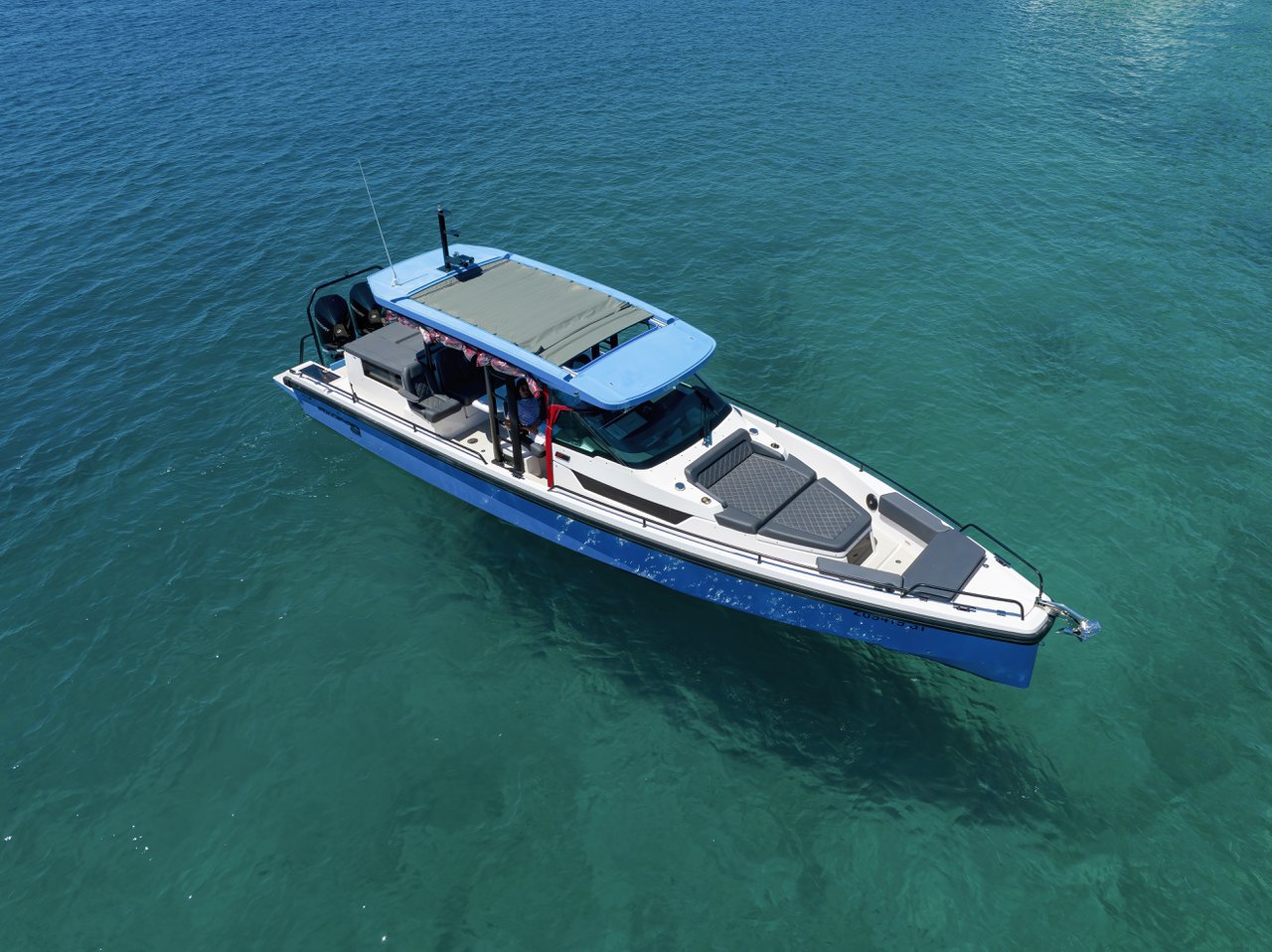 Motorni čoln Axopar 37 Sun Top Split regija, Hrvaška 5 thumbnail