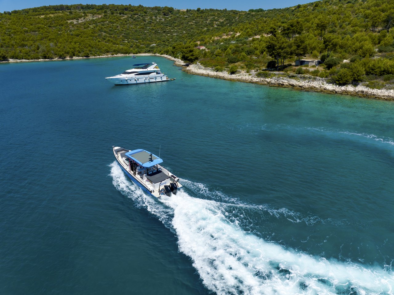 Motorni čoln Axopar 37 Sun Top Split regija, Hrvaška 8 thumbnail