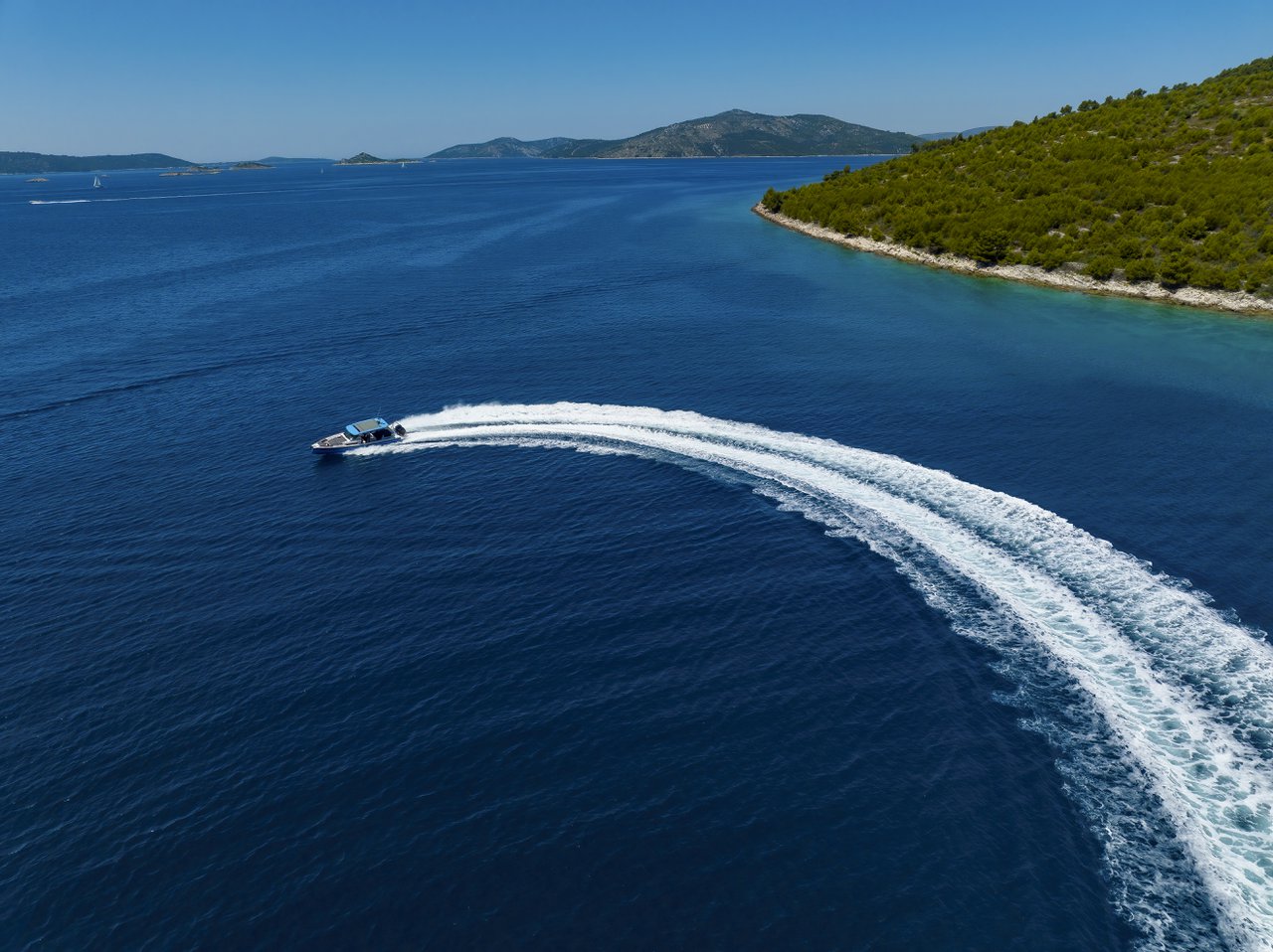 Motorni čoln Axopar 37 Sun Top Split regija, Hrvaška 15 thumbnail