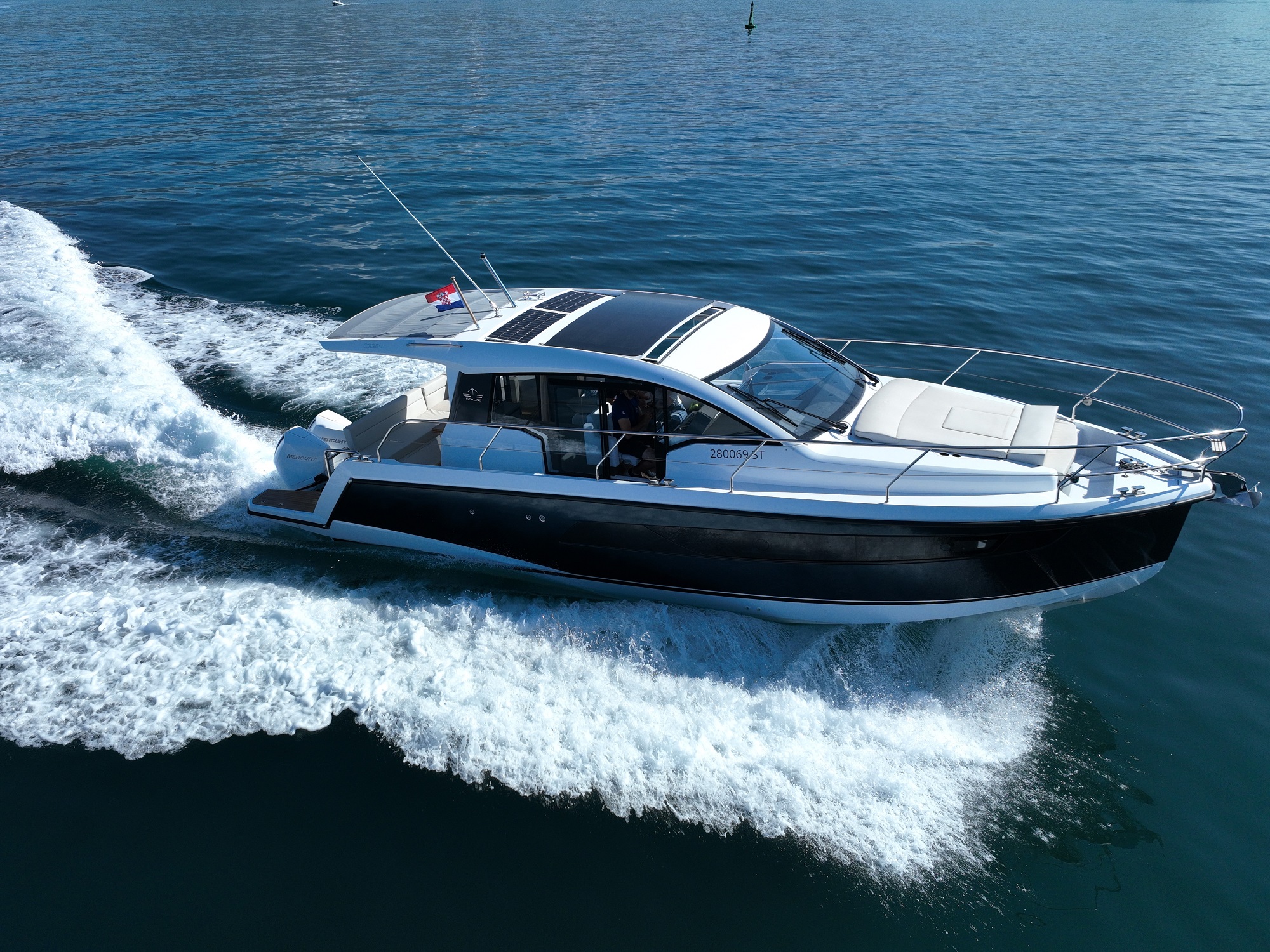 Motorni čoln Sealine C335V Split regija, Hrvaška 3 thumbnail