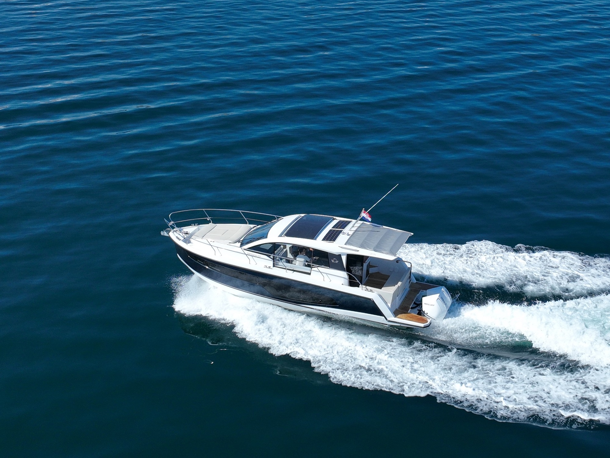 Motorni čoln Sealine C335V Split regija, Hrvaška 4