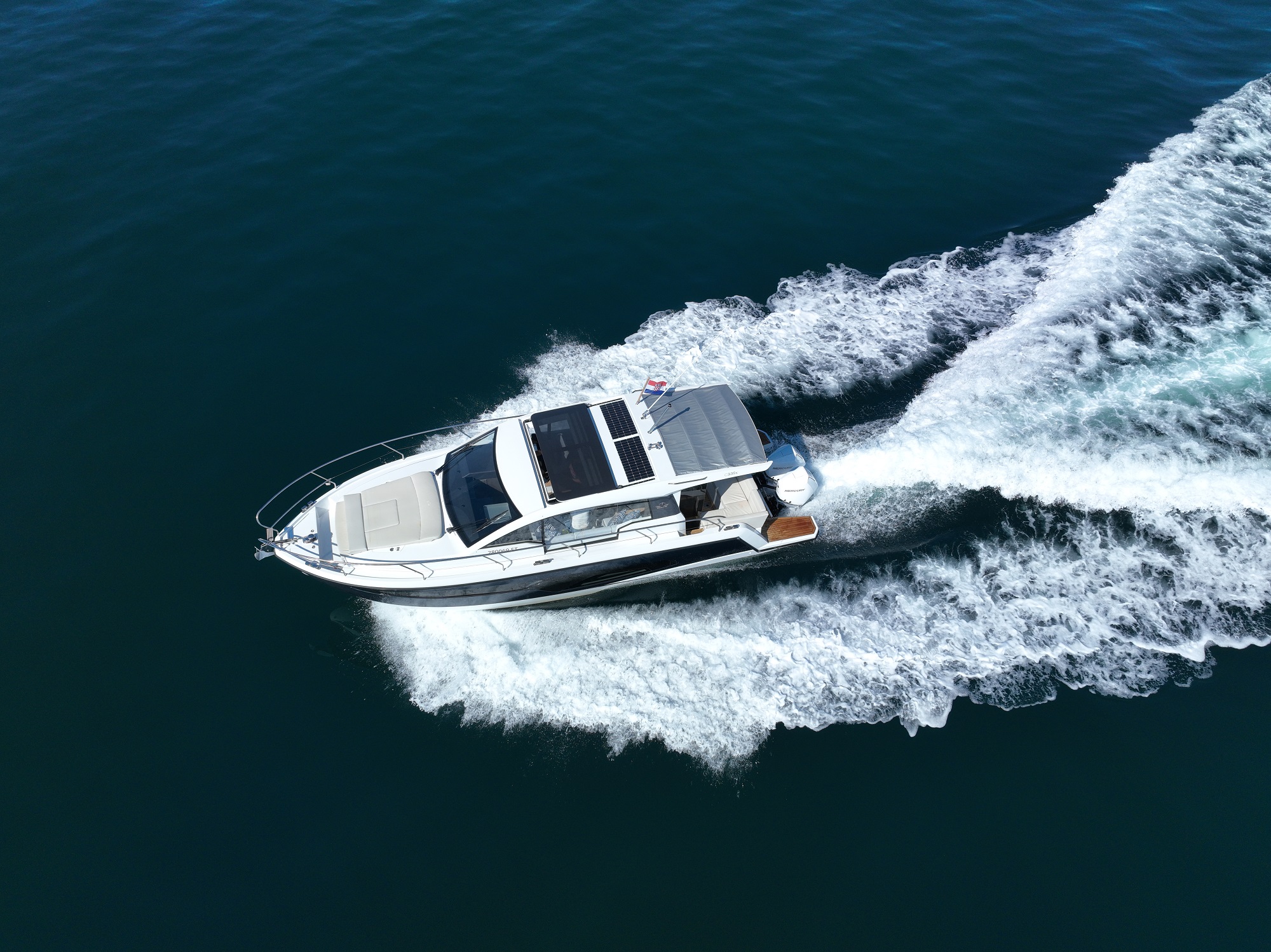 Motorni čoln Sealine C335V Split regija, Hrvaška 6