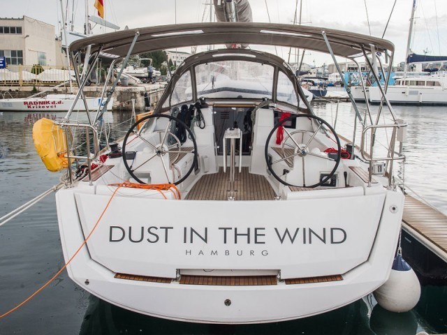 Sun Odyssey 389 - Dust in the Wind