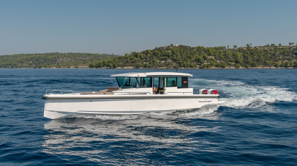 Motorni čoln Axopar 37 Cabin Split regija, Hrvaška 3 thumbnail