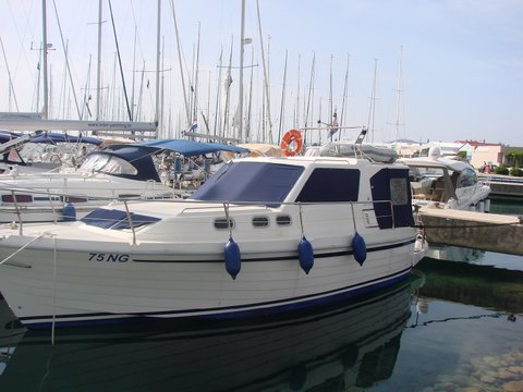 Motorni čoln Adria 1002 Zadarska regija, Hrvaška 3